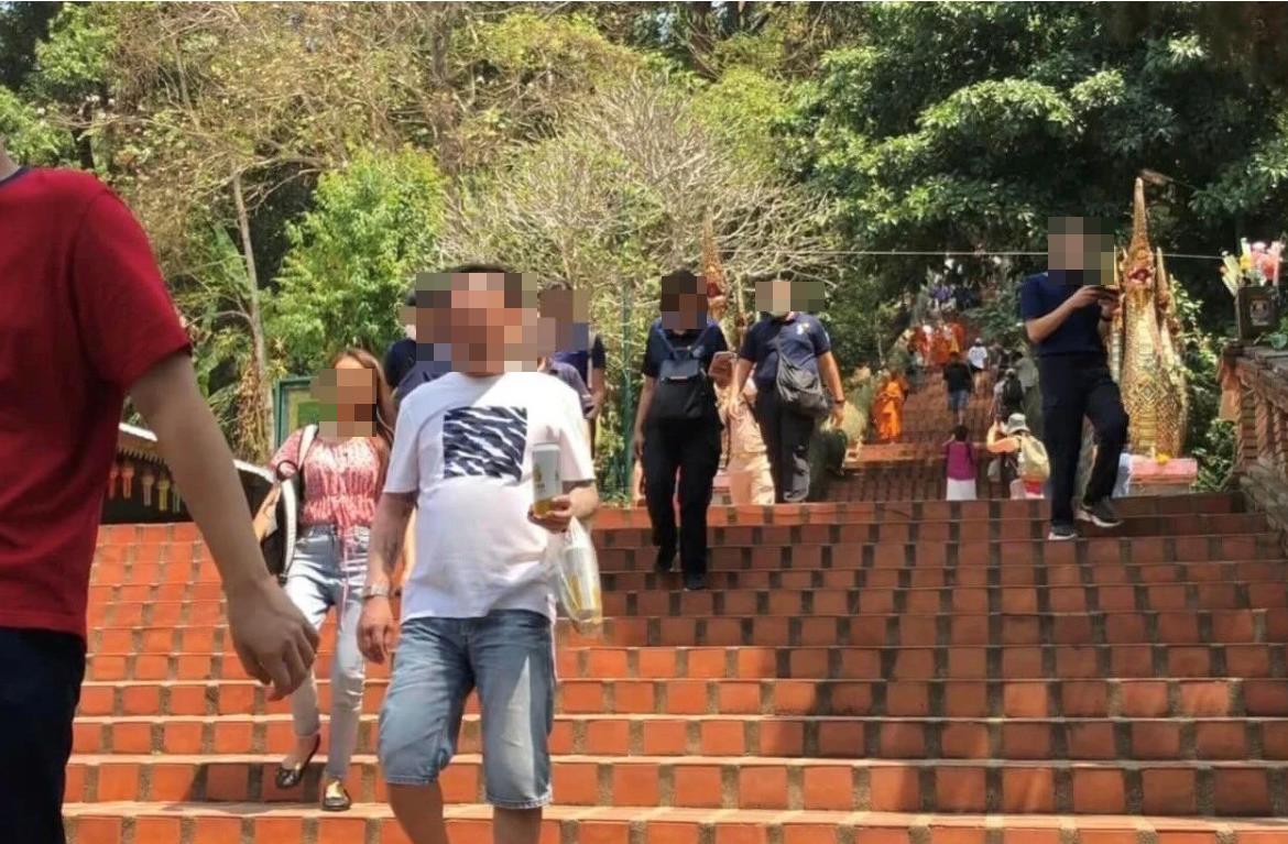 Турист в Таиланде вызвал гнев из-за распития пива в храме
